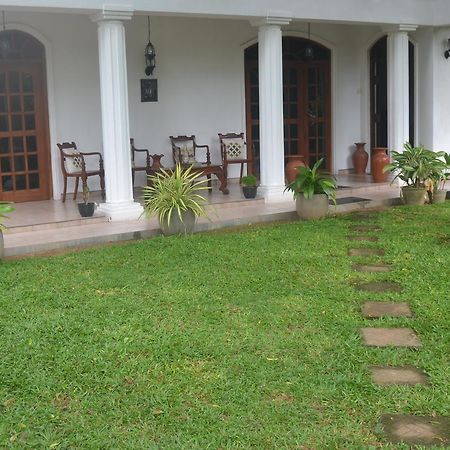 Kuma Beach Side Villa Wadduwa Kültér fotó