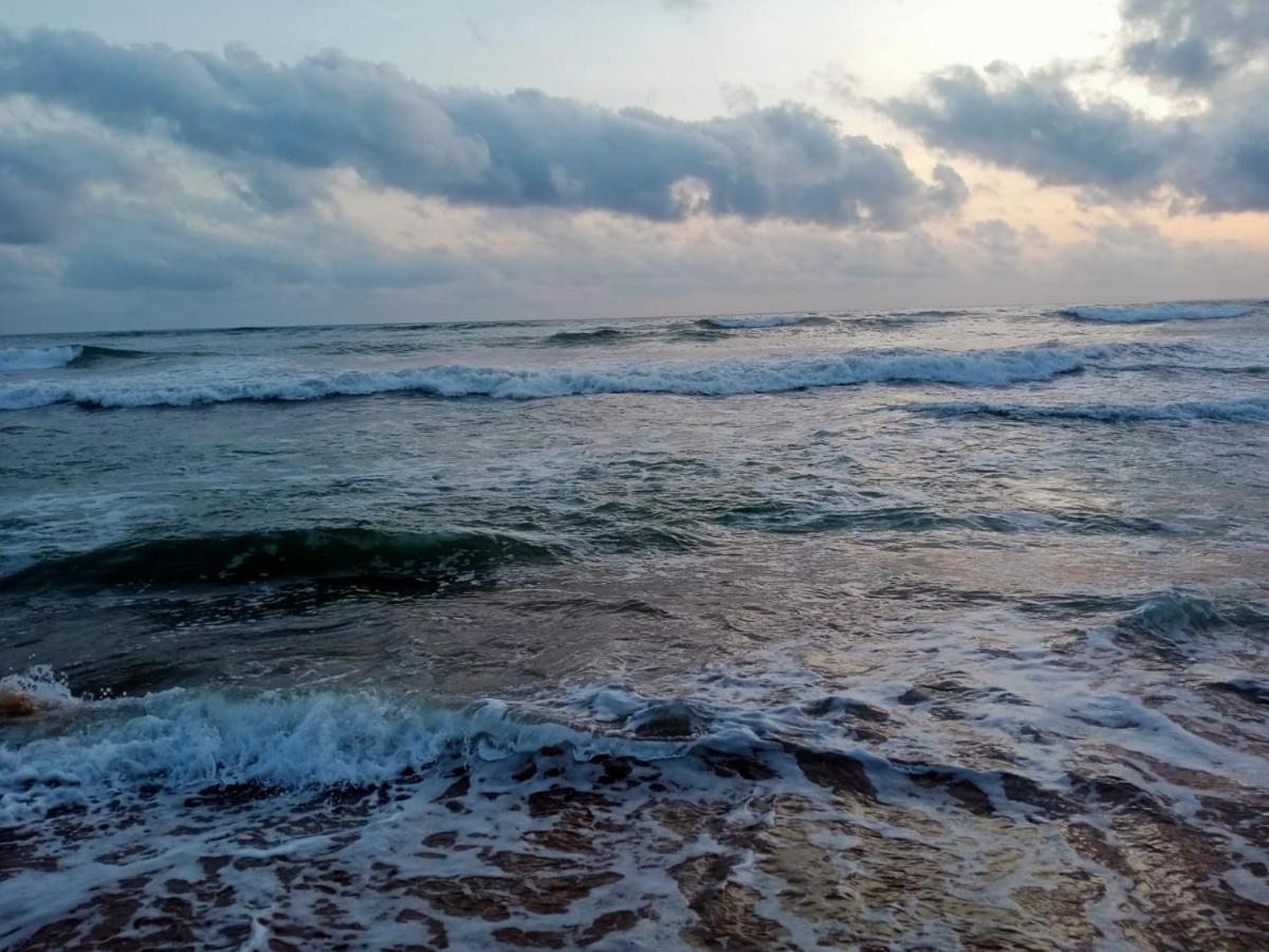 Kuma Beach Side Villa Wadduwa Kültér fotó